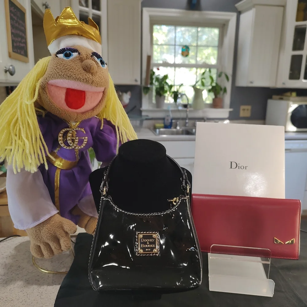 Mini Dooney & Bourke 🖤 patent leather hand bag contrast stitching - Picture 10 of 10